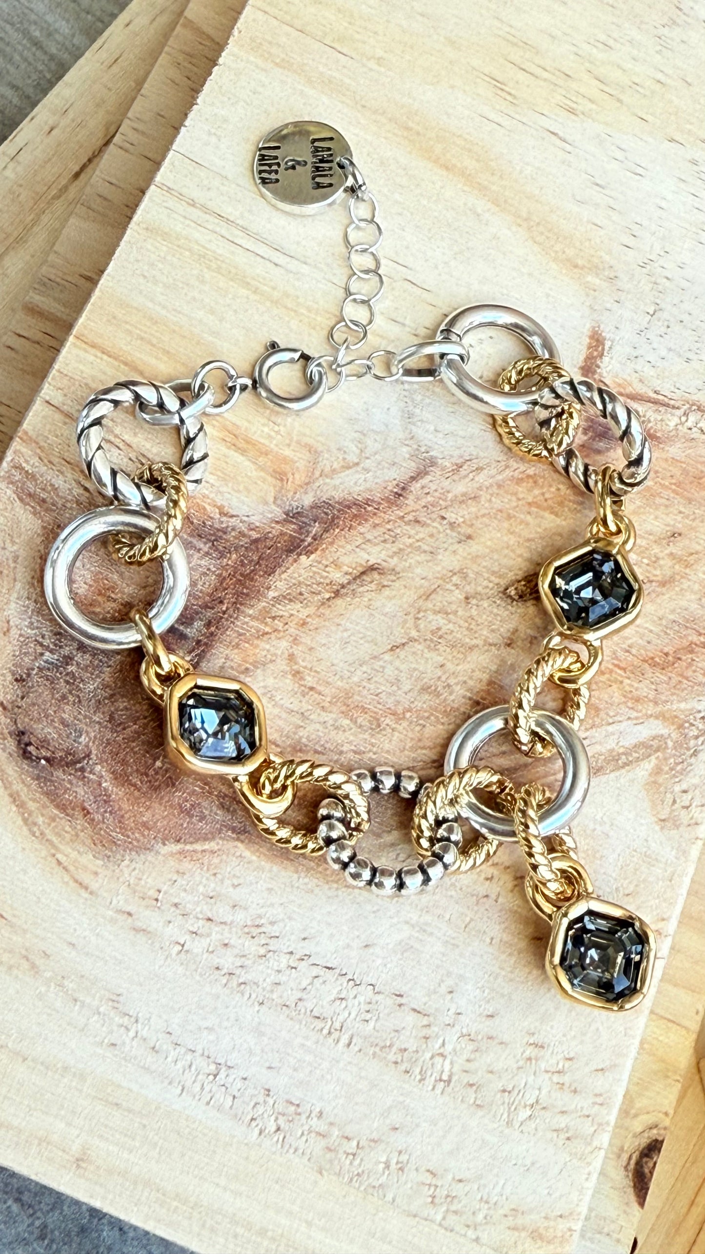 Two Tones Queen Bracelet- L71