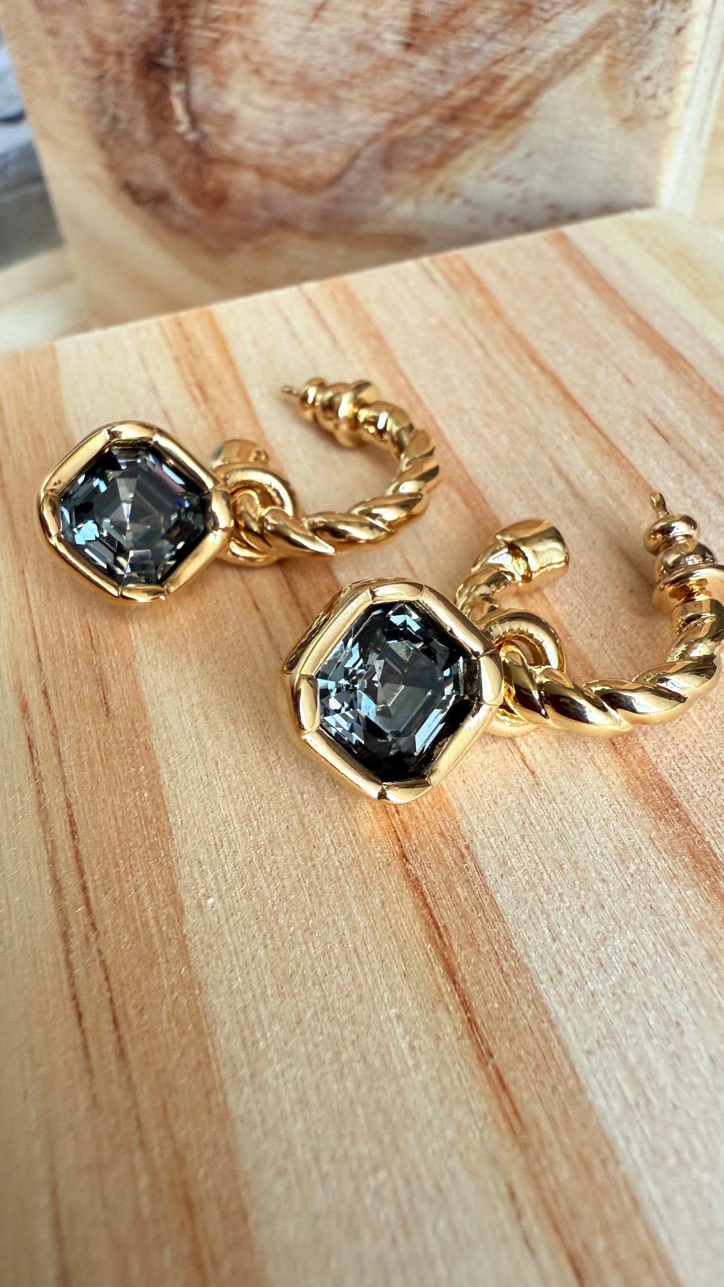Queen Earrings- L70