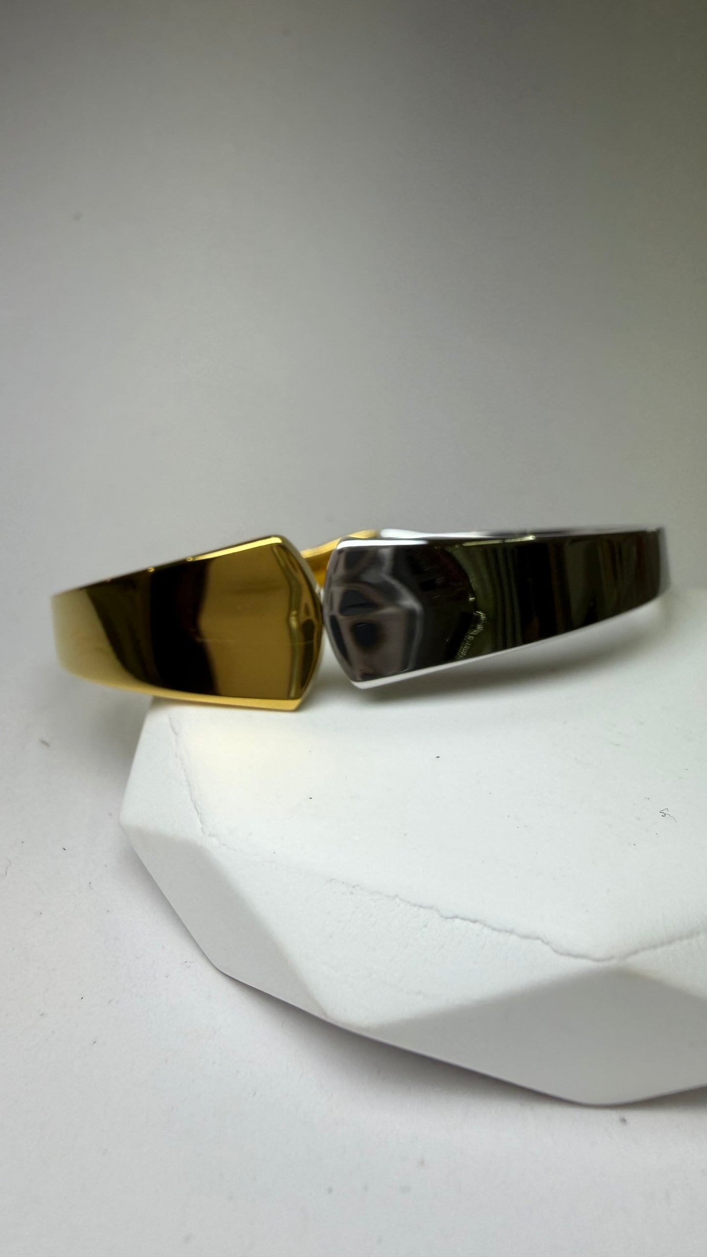 Two Tones Bangle- S454