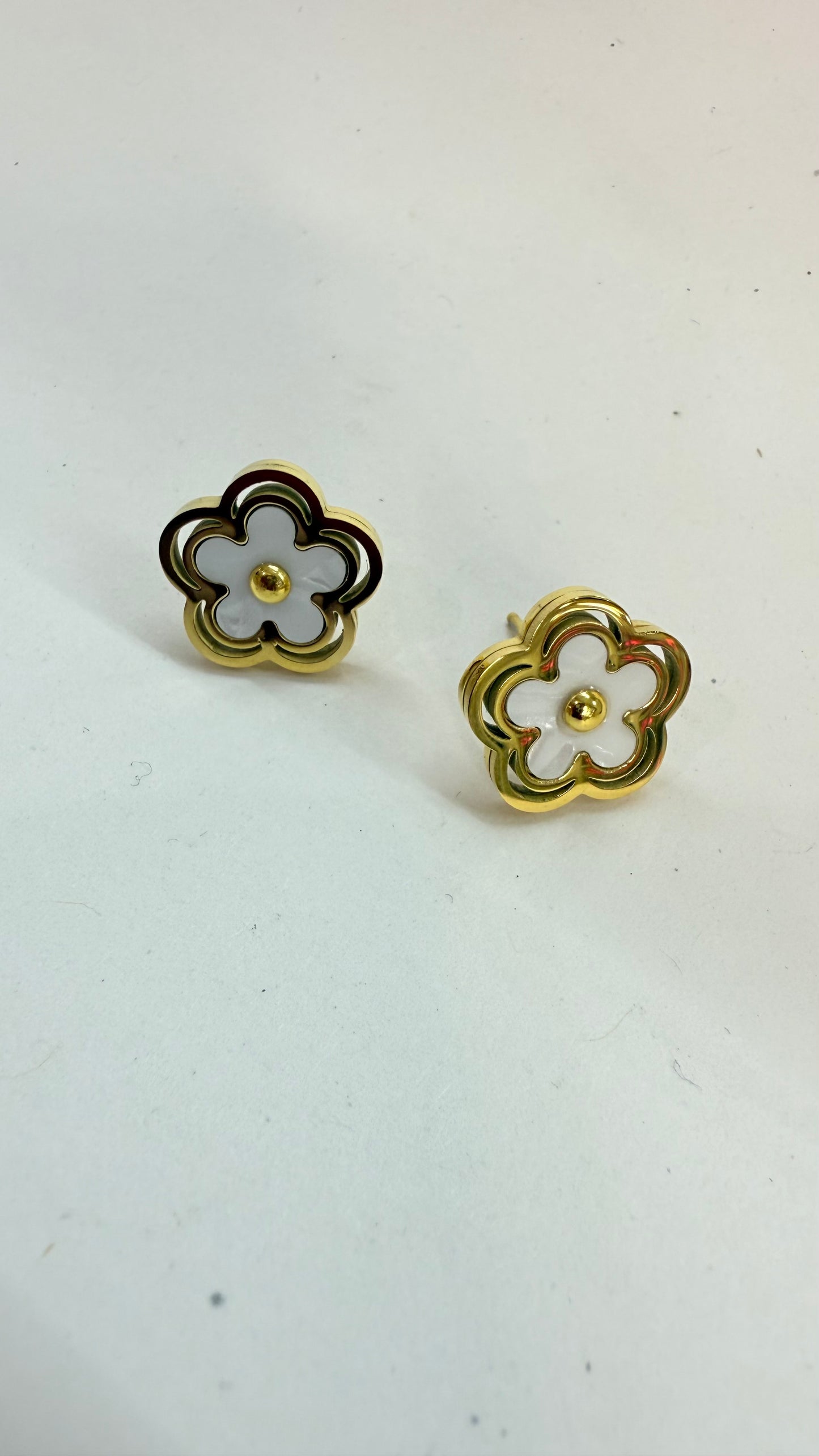 Nácar Stud Earrings- S39