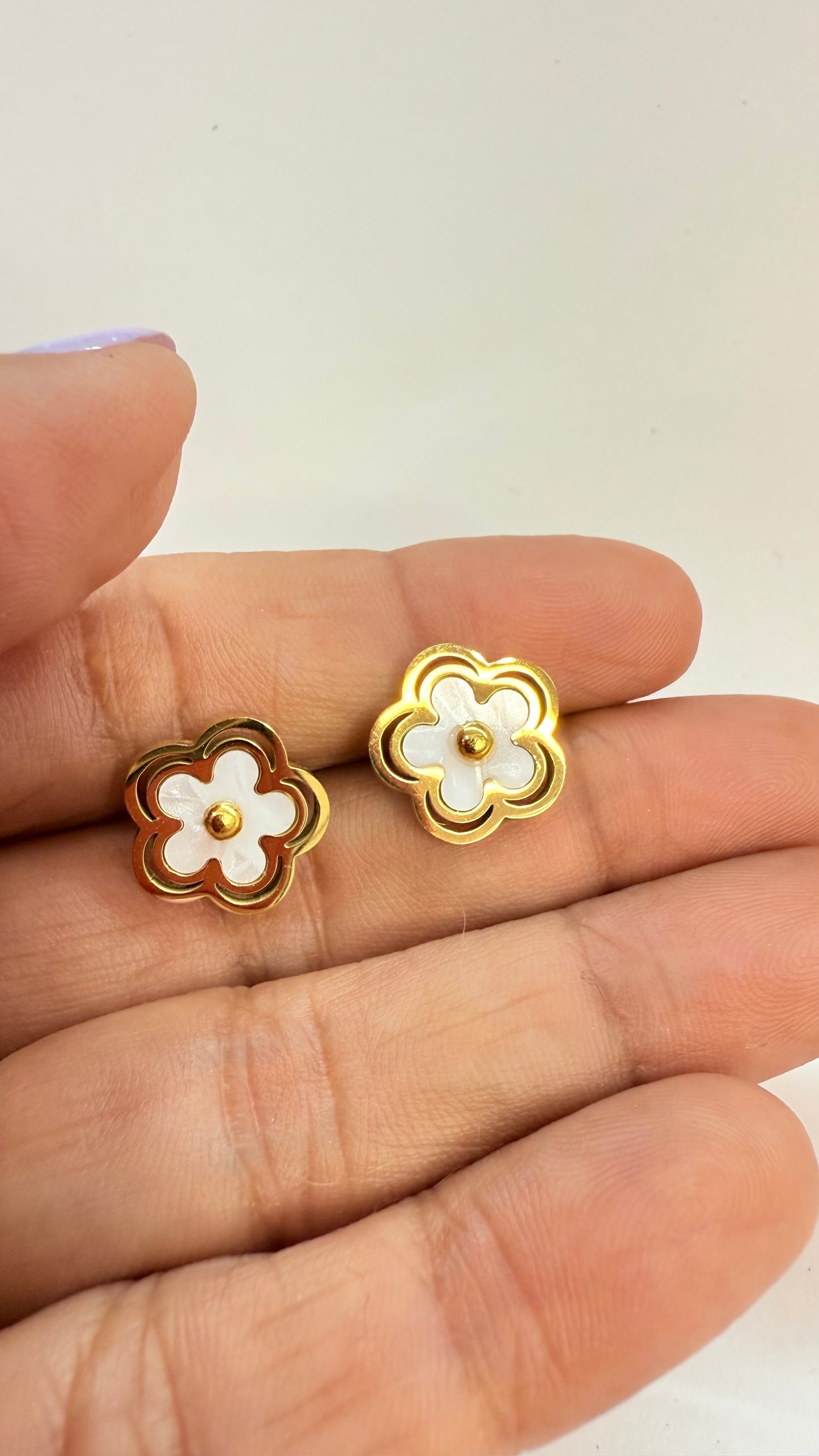 Nácar Stud Earrings- S39