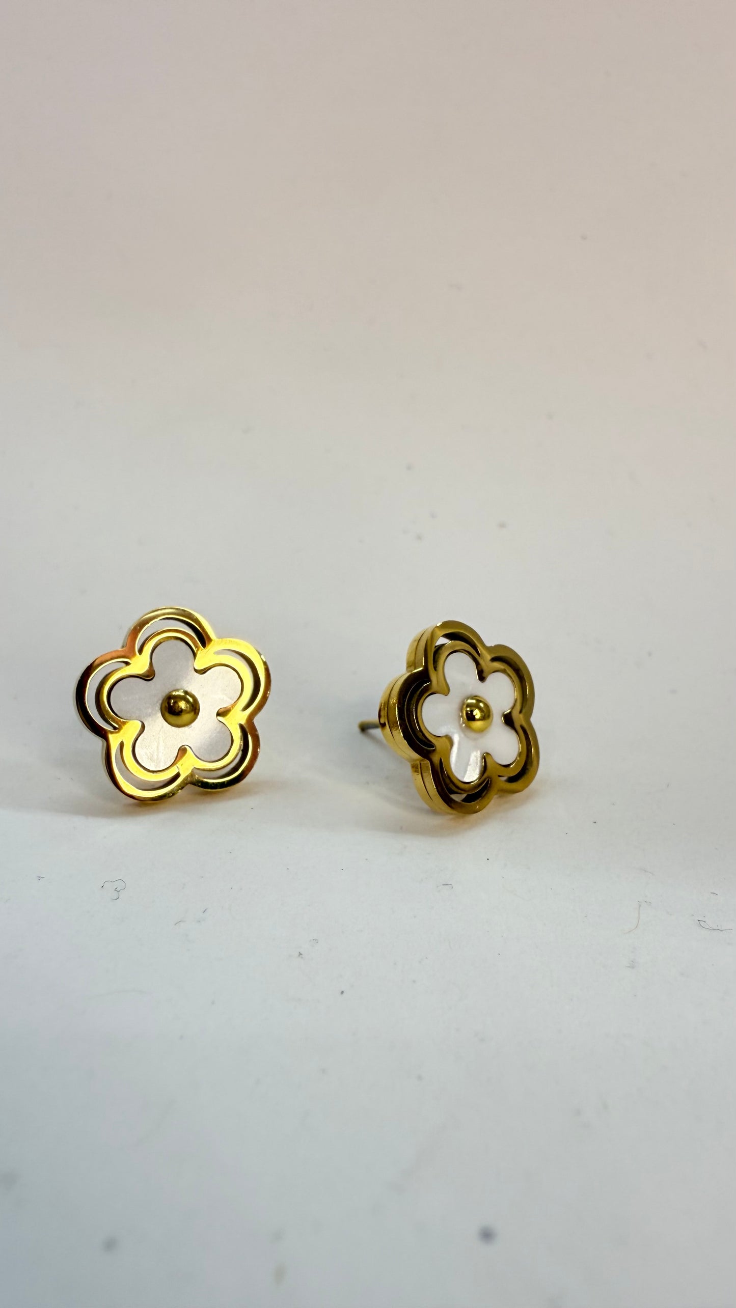 Nácar Stud Earrings- S39