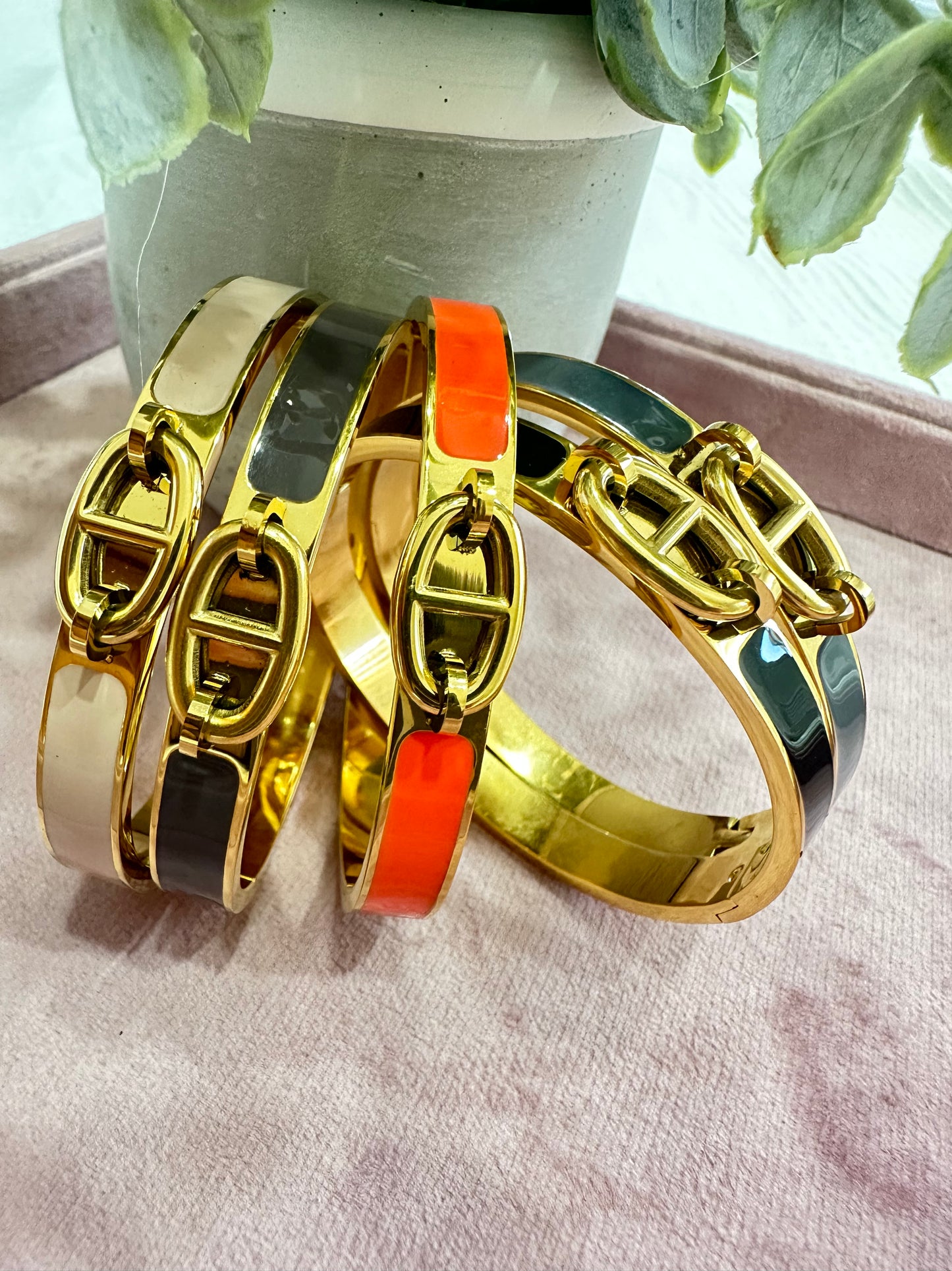 Chick Bangle- S6399