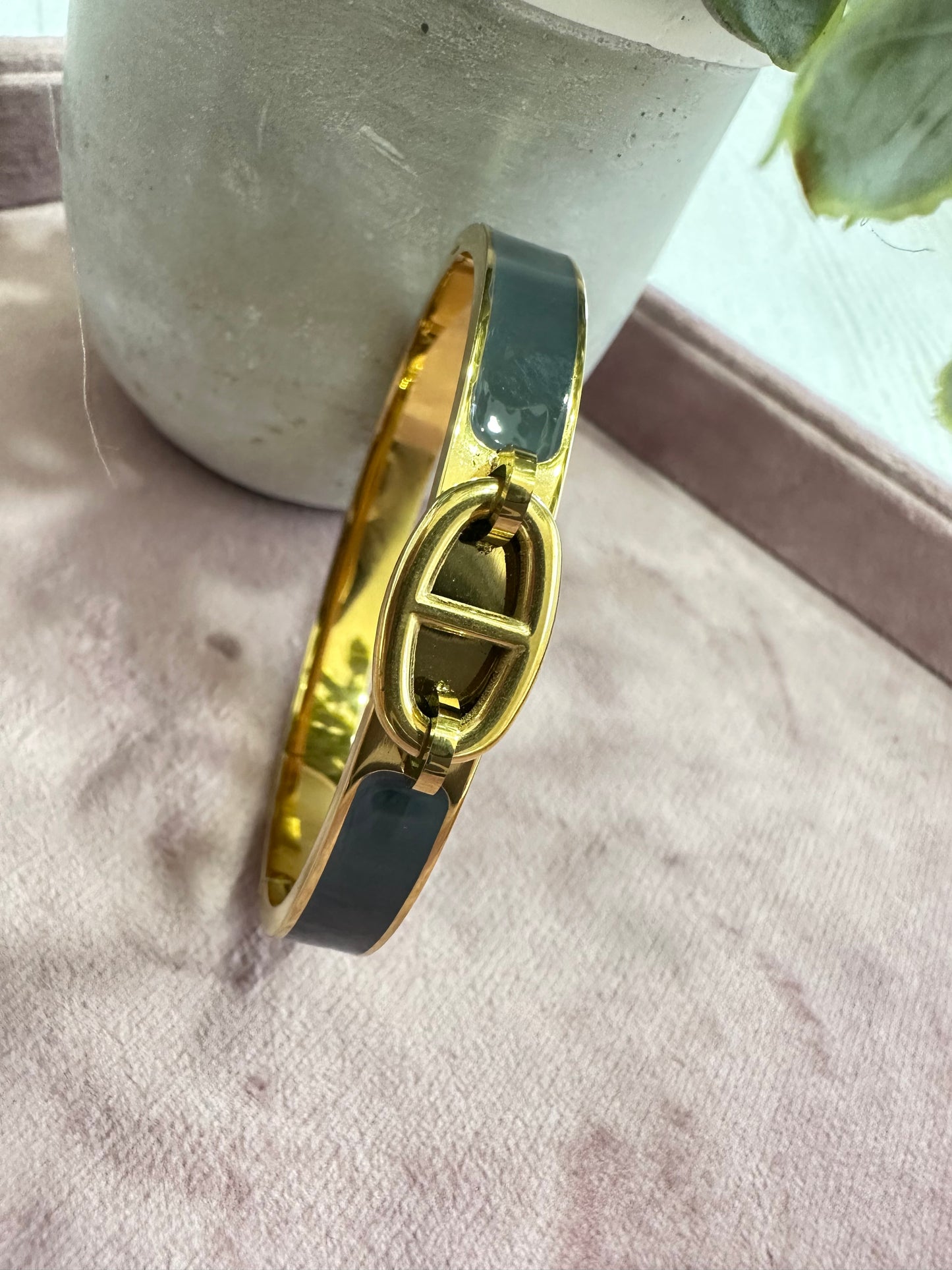 Chick Bangle- S6399