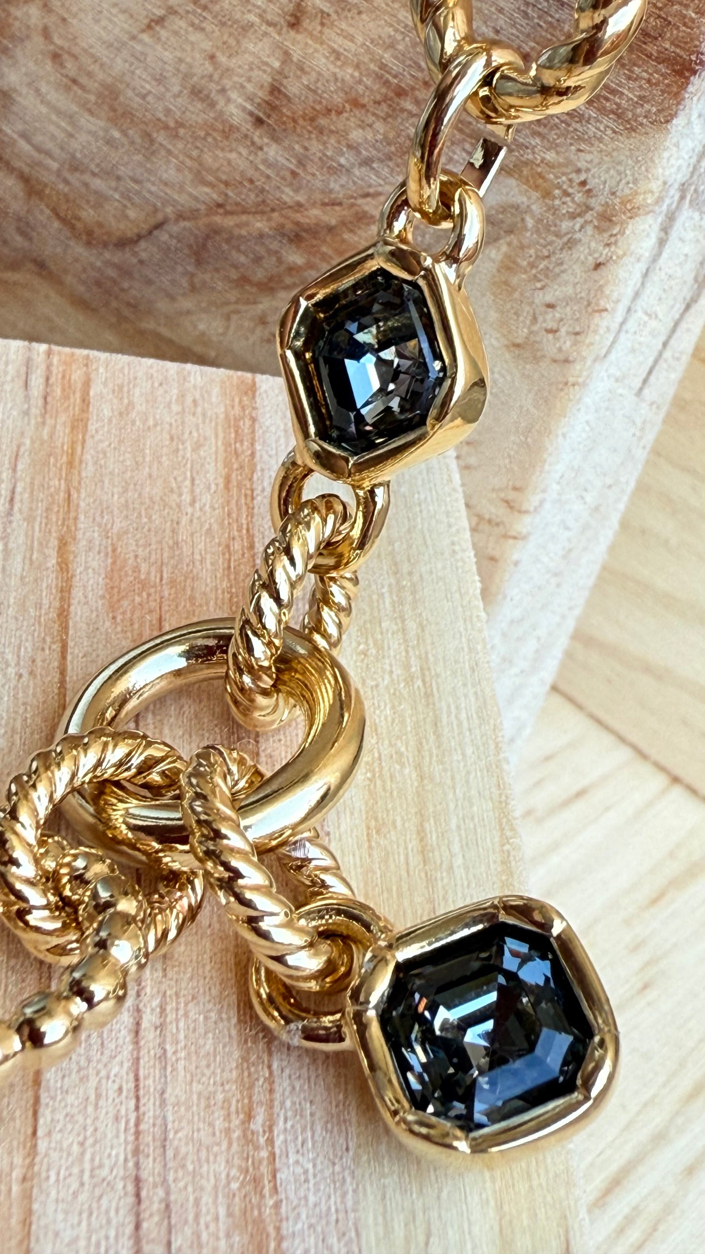 Queen Chocker Necklace- L47
