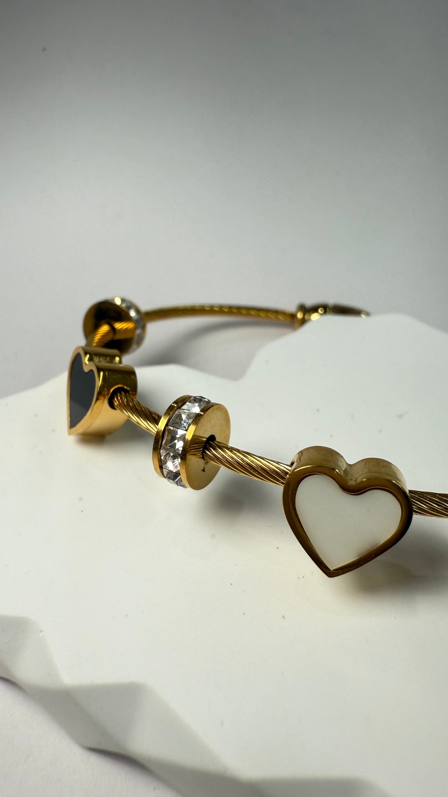 Black and white hearts- S32