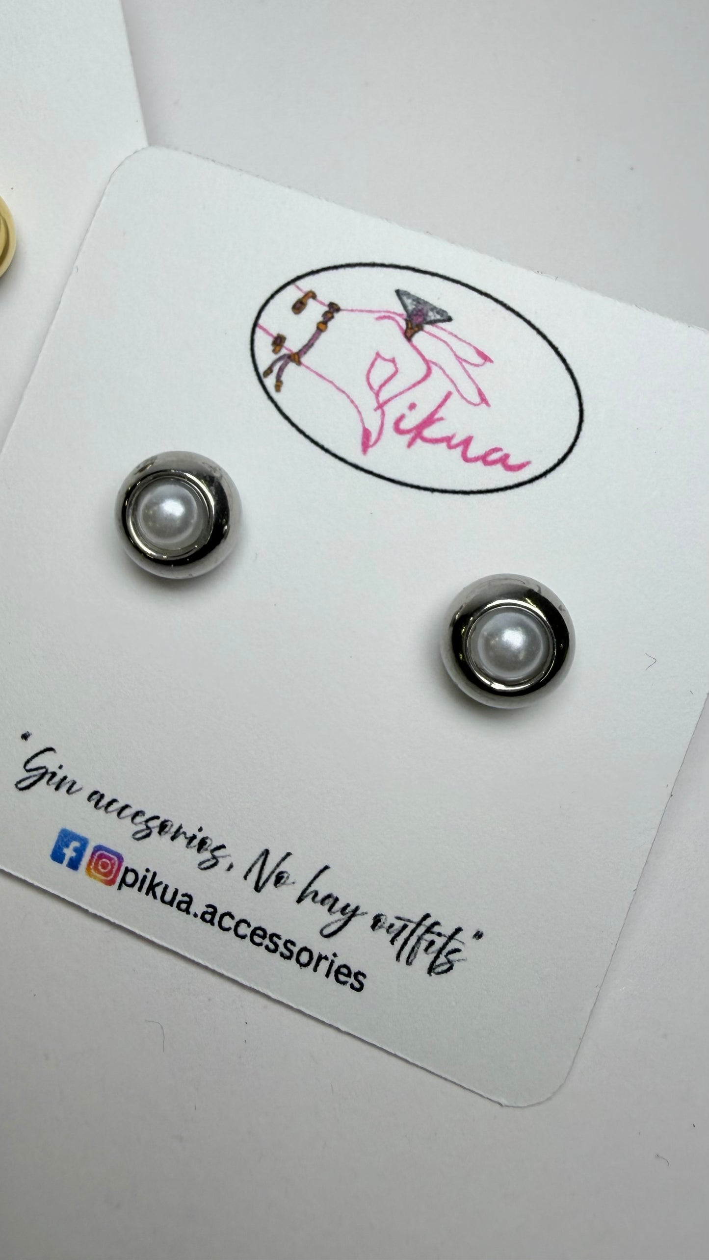 Elegant pearl Stud- S44