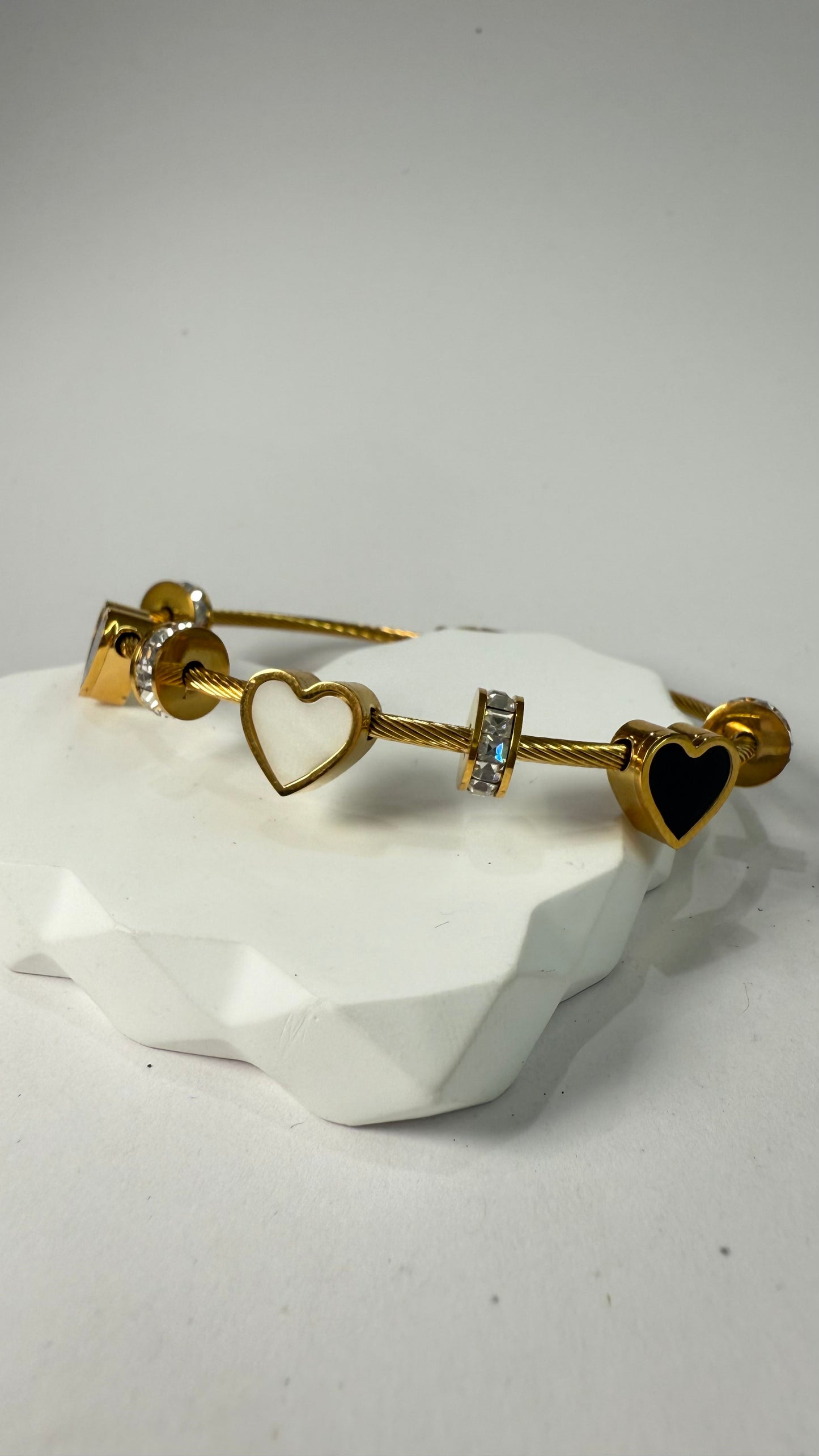 Black and white hearts- S32