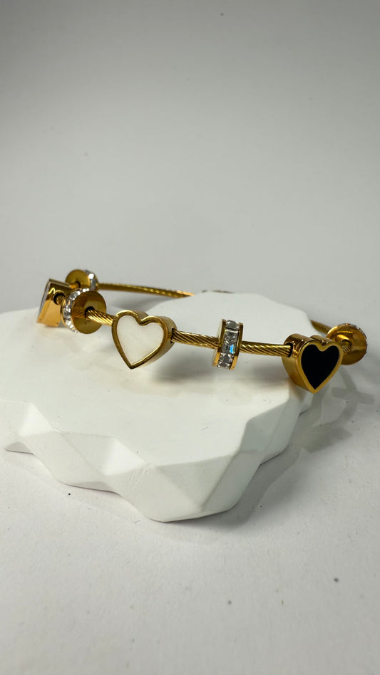 Black and white hearts- S32