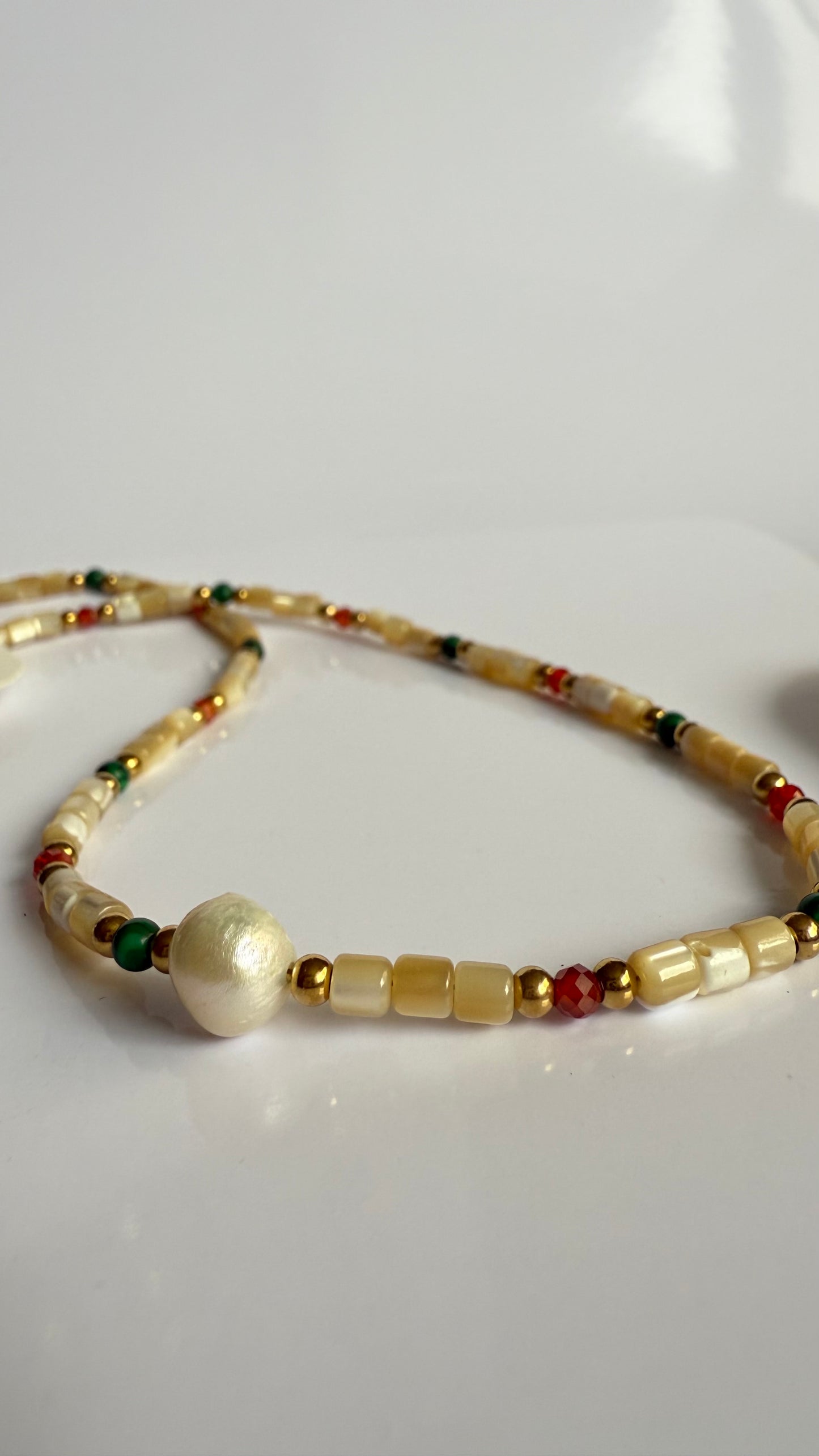 Natural Chocker