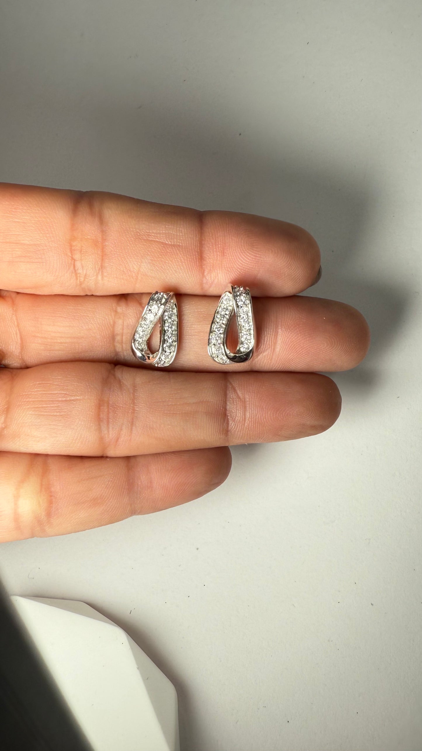 Glamour Stud Earrings- S61