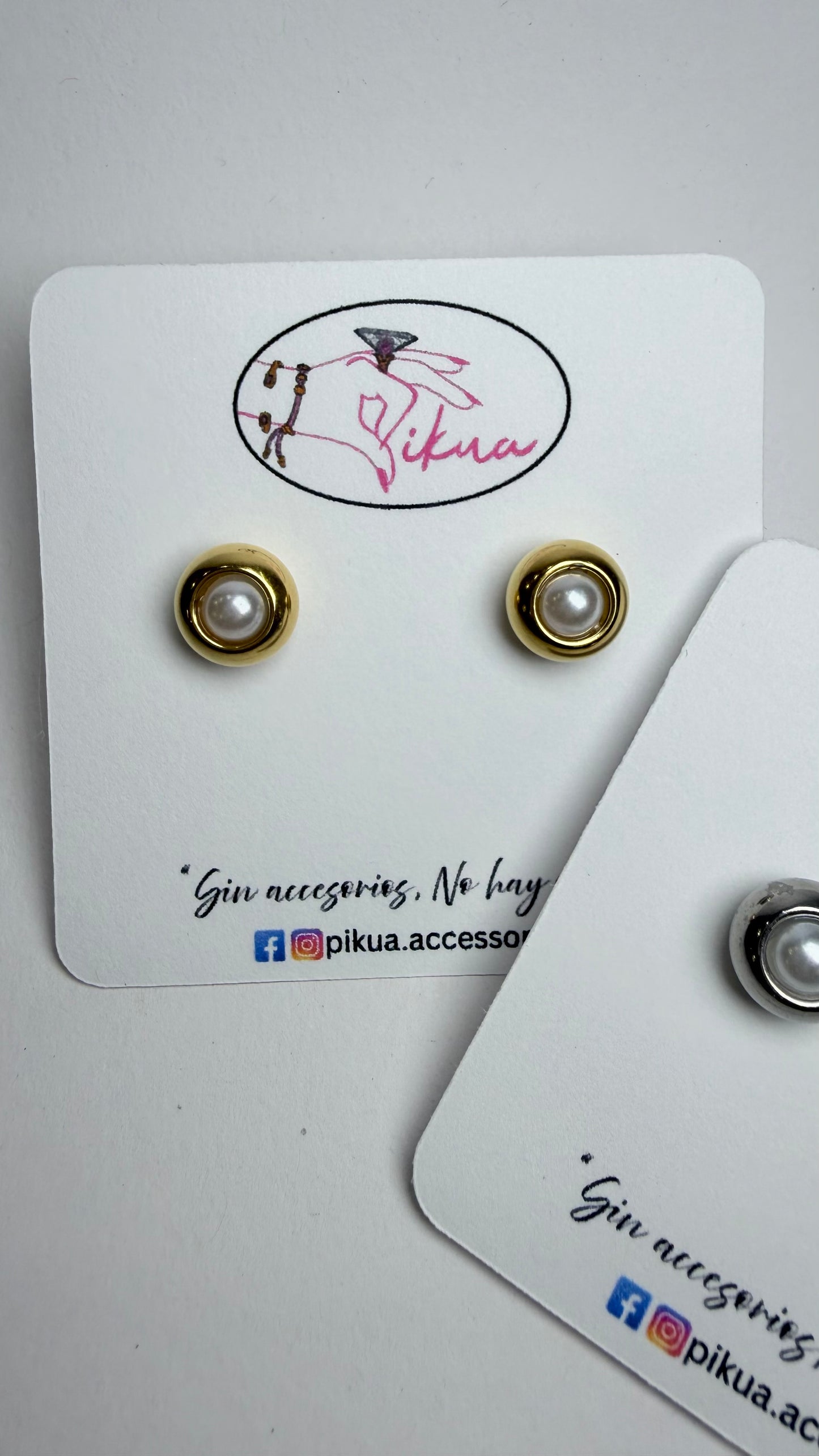Elegant pearl Stud- S44