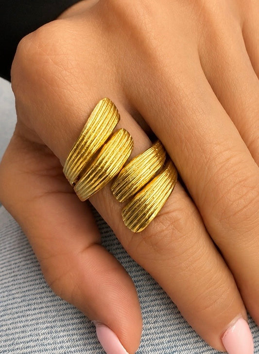 Fashion swirl Ring- B22