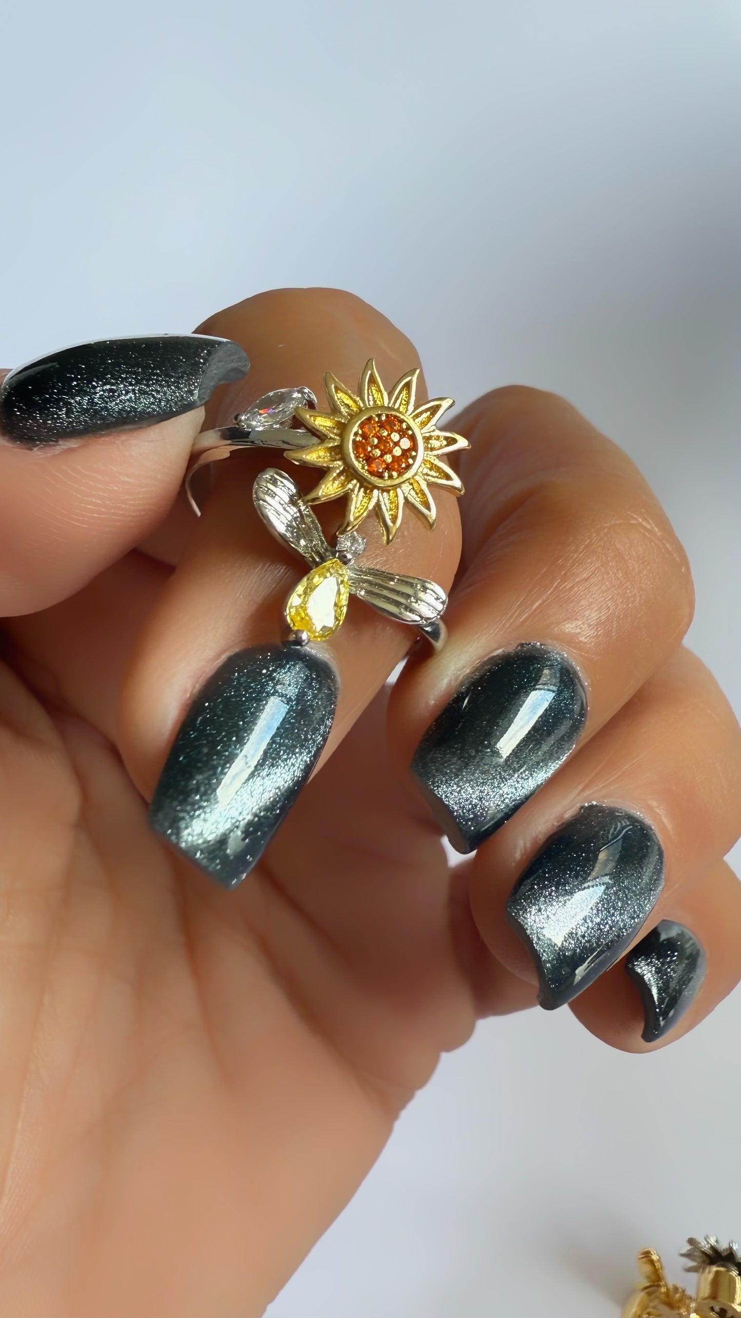 Sunflower and Bee spinning ring- S261
