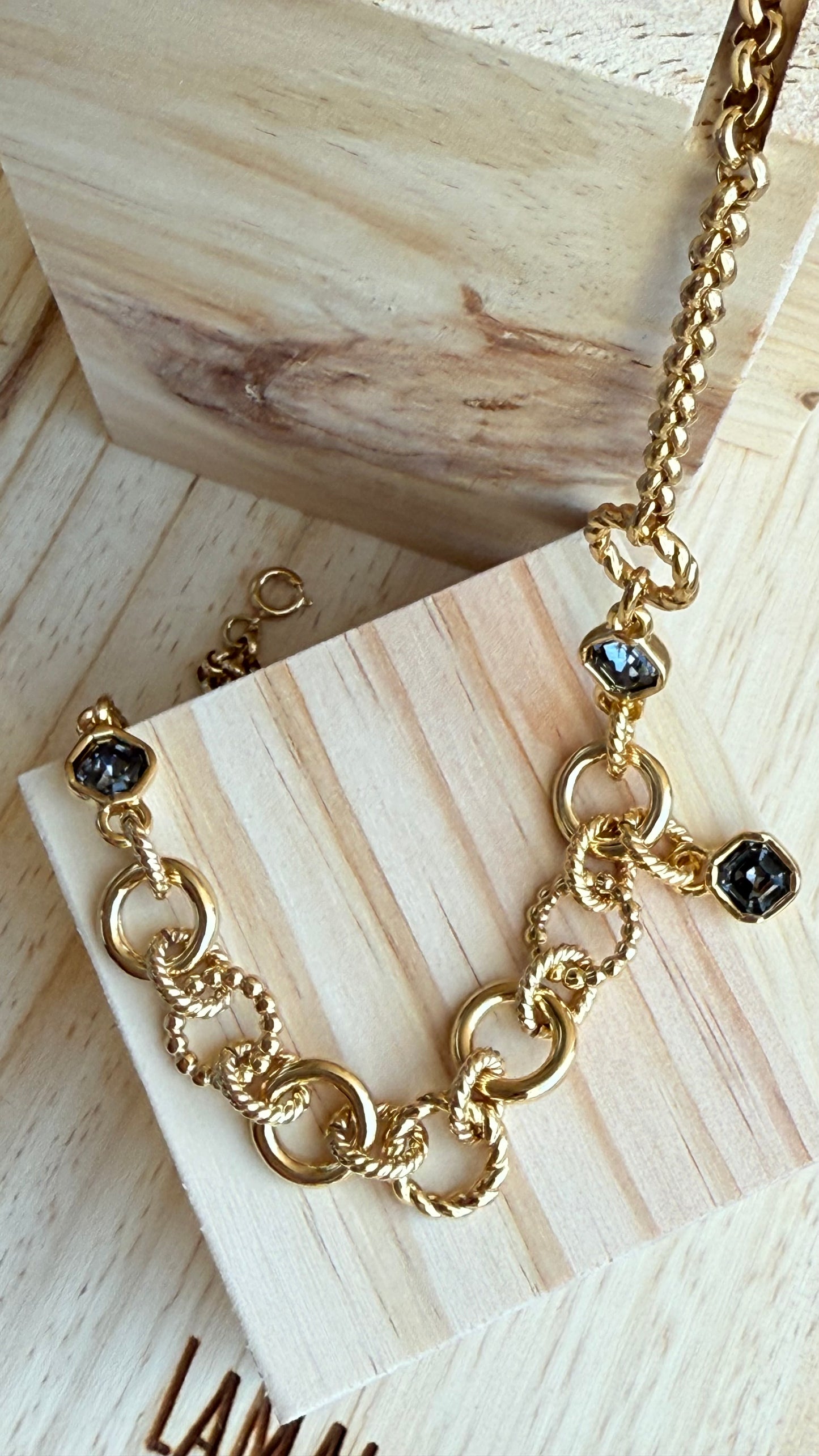 Queen Chocker Necklace- L47