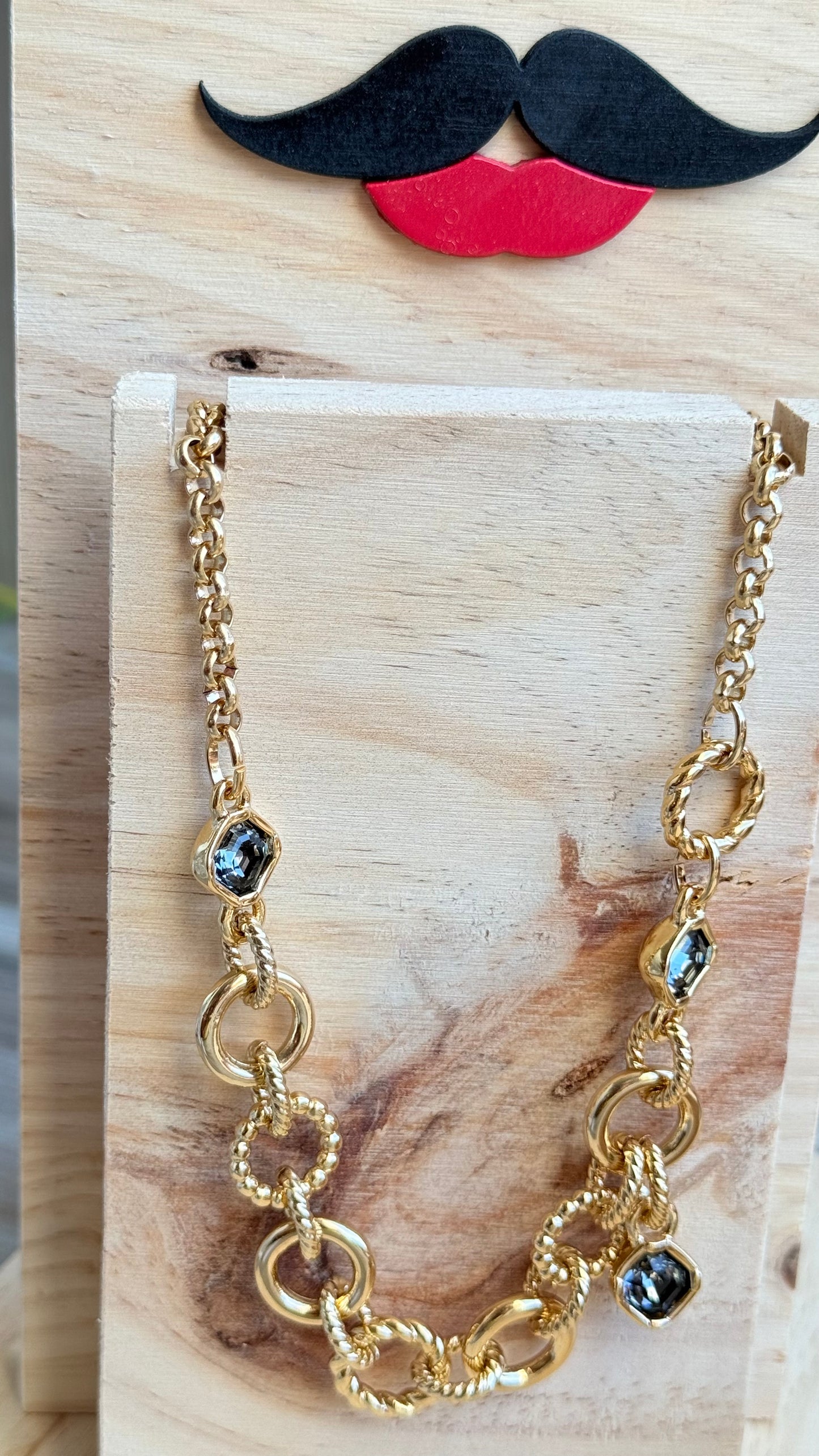 Queen Chocker Necklace- L47