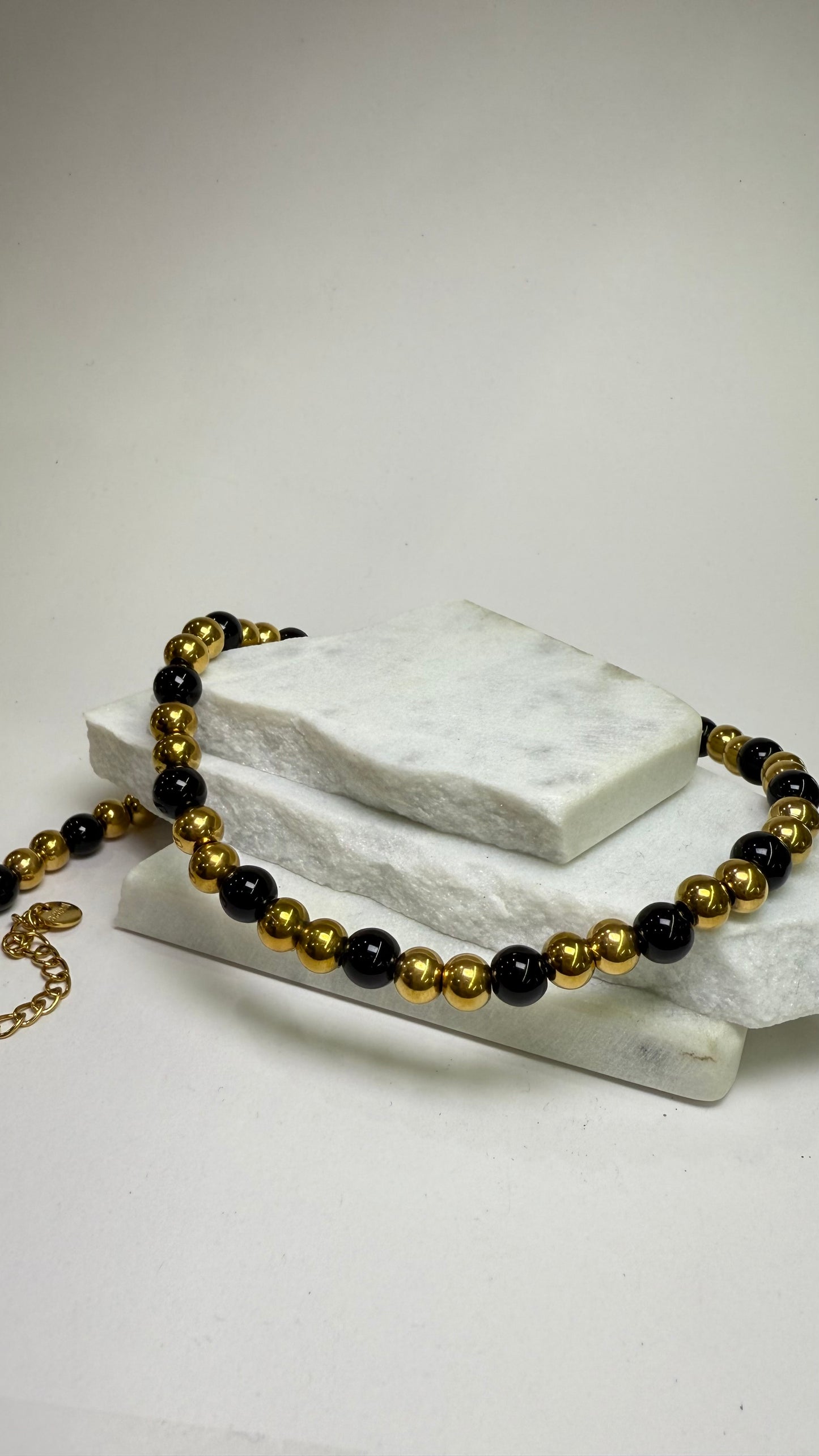 Chocker Black and Gold - S309
