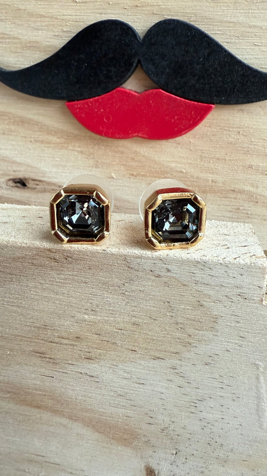 Queen Stud Earrings- L78