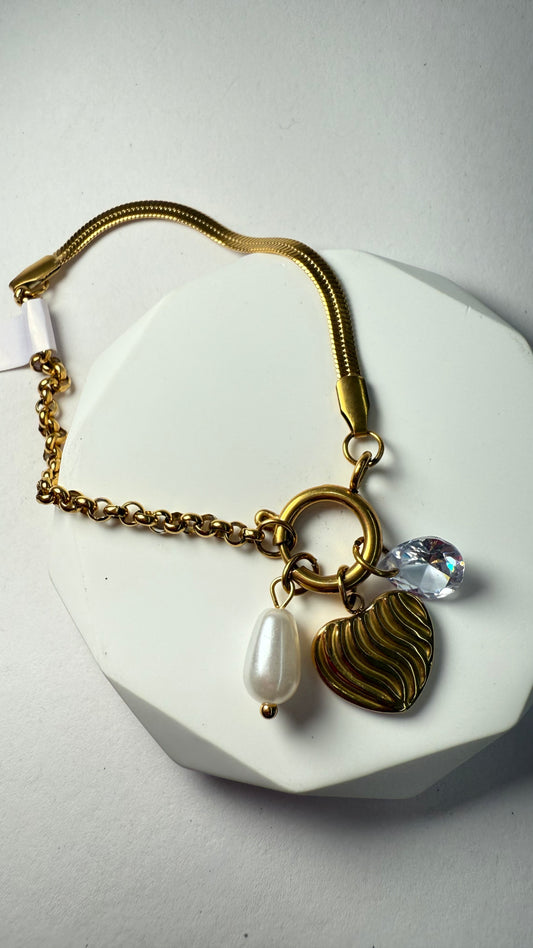 Heart, pearl and diamond bracelet- S579