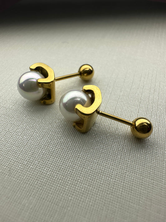 Lisa Pearls Stud Earrings