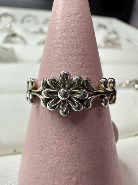 Flower 925 S. Silver- Size 6